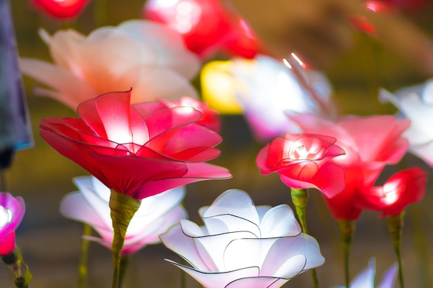 Artificial flower-shaped lamp, adorning the floor and turning on the light.