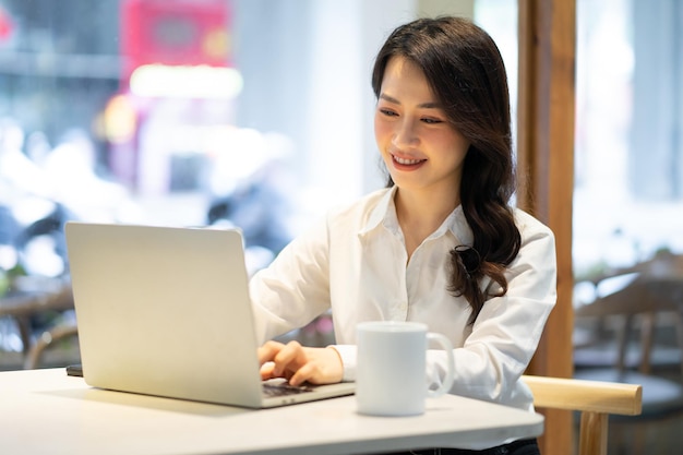 Asian businesswoman working at a cafe