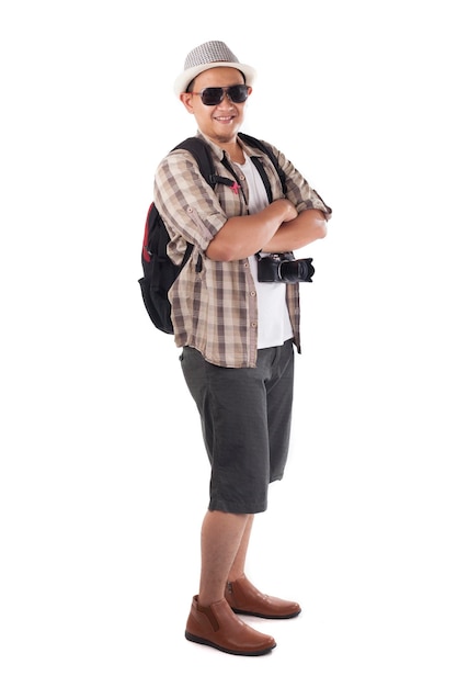 Photo asian male backpacker tourist wearing hat black sunglasses camera and backpack smiling happy gesture