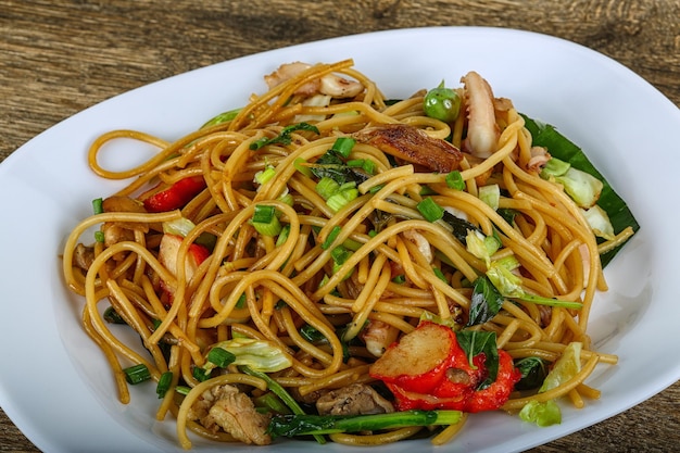 Asian pasta with seafood