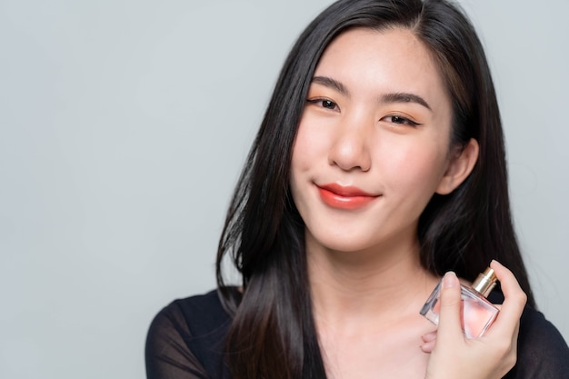 Asian woman bloggers are reviewing cosmetics. and teach makeup through tablet