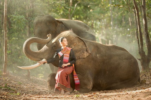 Asian woman wearing traditional thai culture,vintage style,Thailand culture,Thailand traditional suit,Thailand vintage,thailand woman,Thailand dress,Thailand