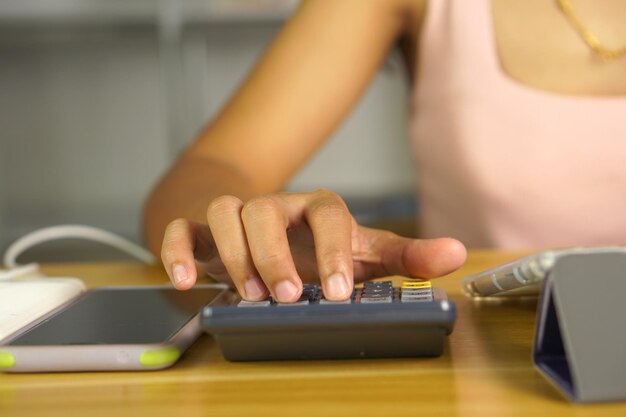 Asian women press to work from home Click on the calculator to see profits