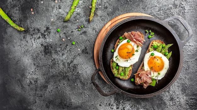 asparagus, egg, bacon and toast