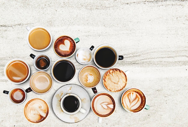 Photo assorted coffee cups on a textured background