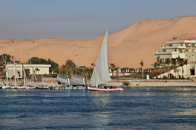 Photo aswan city in egypt on the nile river