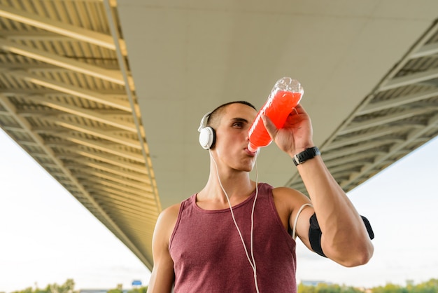 The athlete drinks water 