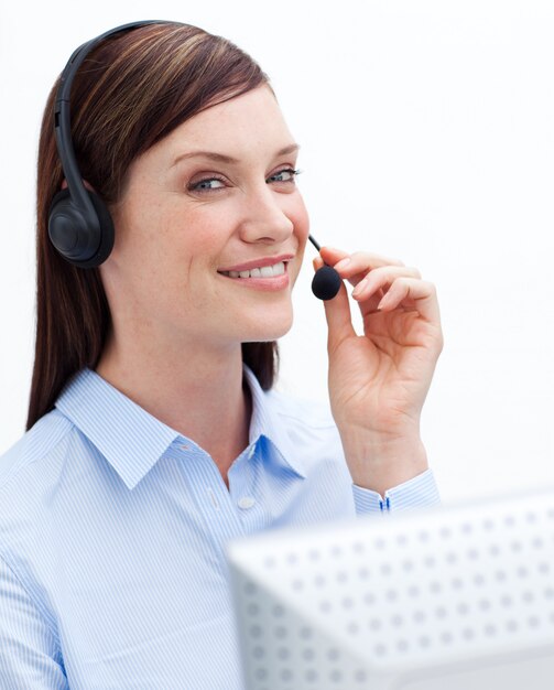 Photo attractive businesswoman with headset on