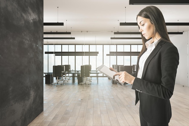 Attractive businesswoman with tablet