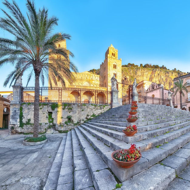 Photo attractive evening view on cathedralbasilica of cefalu or duomo di cefalu and square piazza del duomo popular travel destination location cefalu province of palermo sicily italy europe