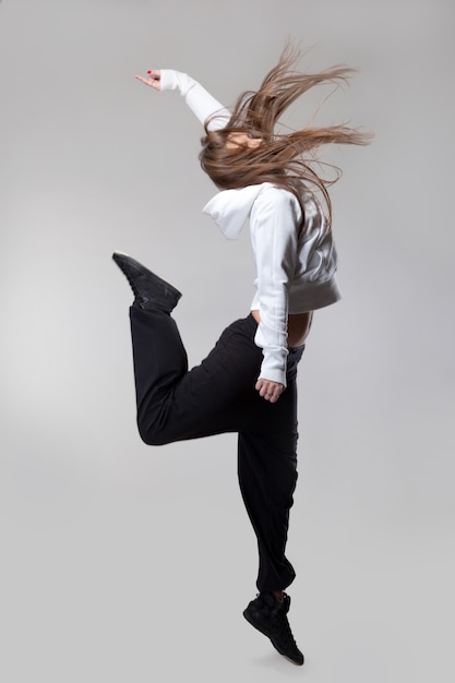 Photo attractive jumping woman