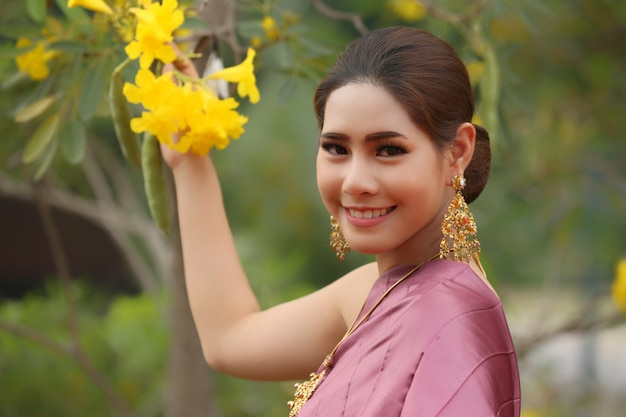 Attractive Thai Women in Traditional dress 