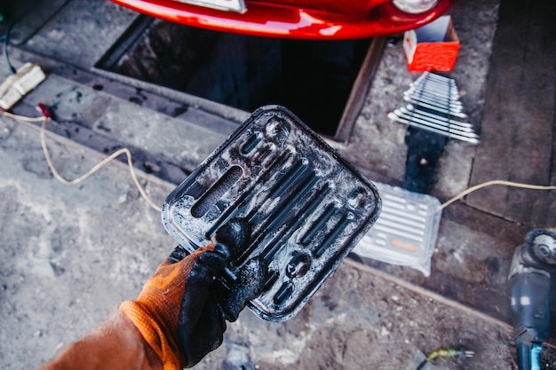 automatic transmission oil change. Removing the transmission pan.