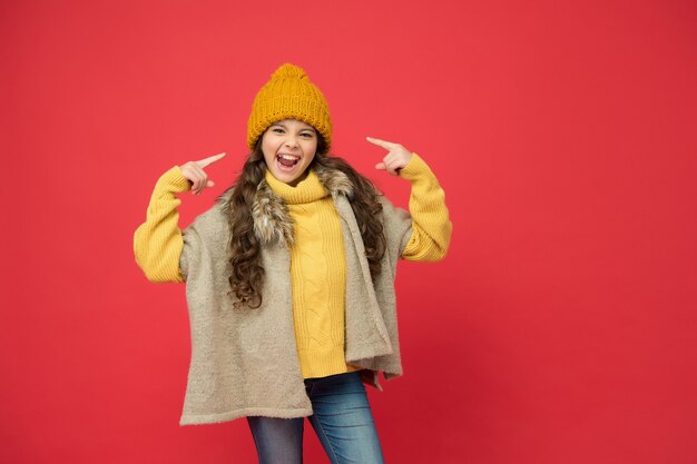 Photo autumn season fashion. teenage girl in soft woolen garment. warm clothing trends. childhood happiness. kid wear knitwear accessory apparel. enjoy weather and softness. cozy sweater.