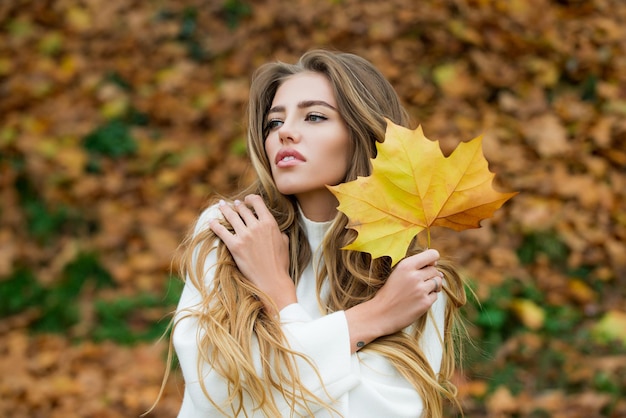 Autumn vogue Beautiful girl on a warm sunny autumn day