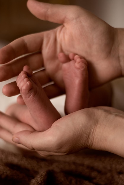 the baby's legs newborn's feet