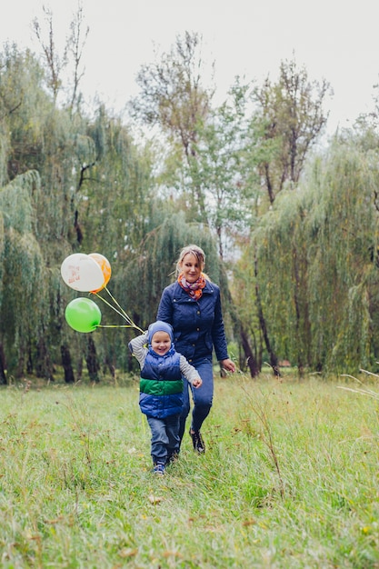 baby walk green female mother