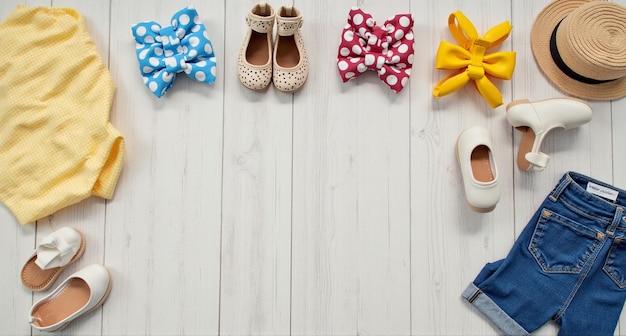 Photo a babys toy is on a wooden surface with a babys toy and a white cup with a bow