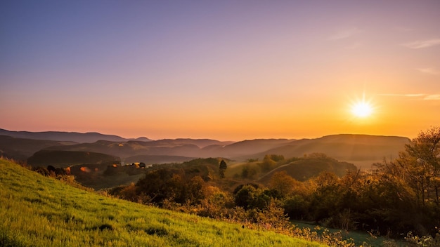 Photo background sunrise beside the hill