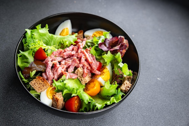 bacon salad Vosges salad egg crouton lettuce salad dressing vinaigrette Lorraine cuisine