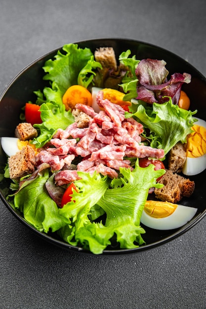 bacon salad Vosges salad egg crouton lettuce salad dressing vinaigrette Lorraine cuisine