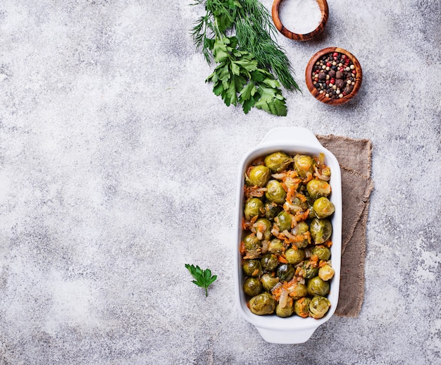 Baked brussels sprouts with carrot