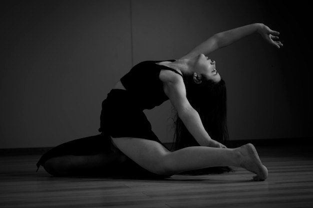 Ballerina in the pose of the Swallow Color photo