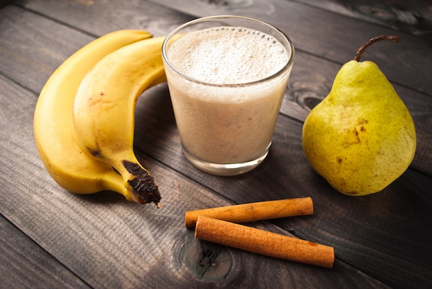 Banana and pear smoothie