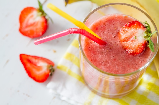 Banana strawberry smoothie ingredients