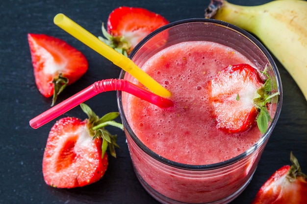 Banana strawberry smoothie ingredients