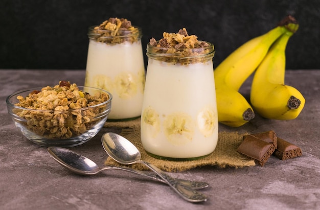 Banana yogurt with granola.