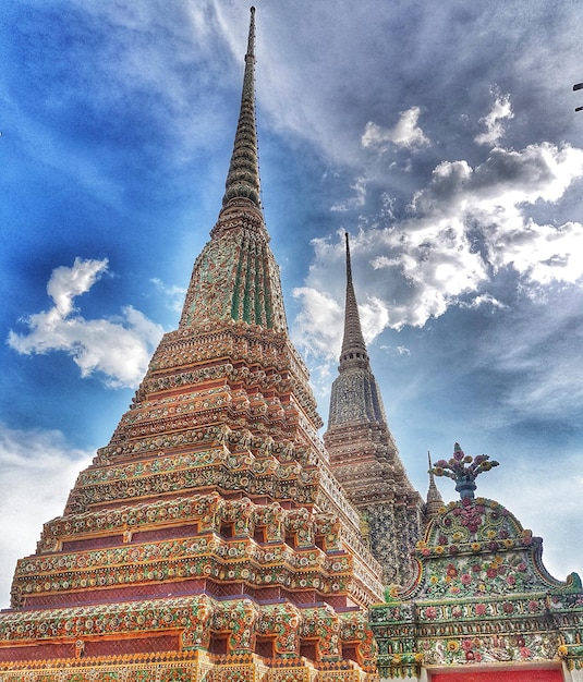 Photo bangkok thailand on july 26 2023 wat phra chettuphon wimon mangkhlaram ratchaworamahawihan is known as wat pho