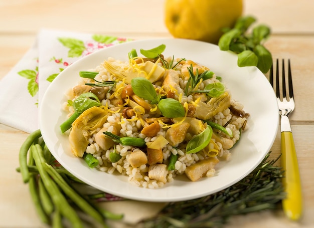 Barley risotto with mushroom artichoke white meat and green beans