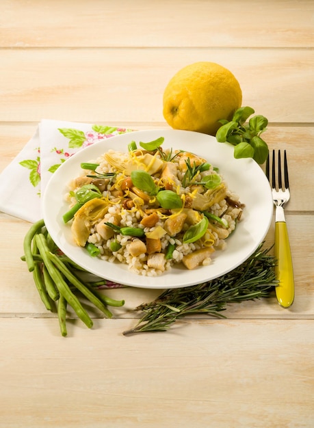 Barley risotto with mushroom artichoke white meat and green beans