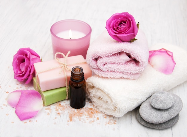 Bath towels with pink roses