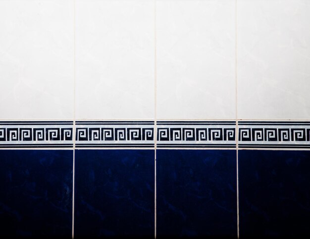 Photo bathroom blue and white tile on the wall