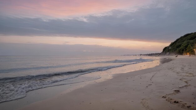 Photo beach in the evening sunset on the sea