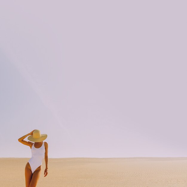 Photo beach lady. minimal desert landscape. vacation vibes