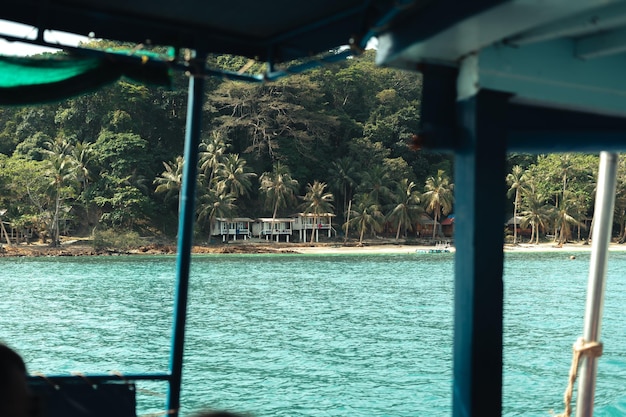 Photo beach with palm trees and ocean views for a relaxing summer vacation