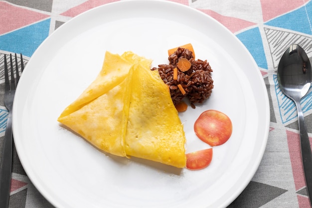 Bear rice and omelette for kids