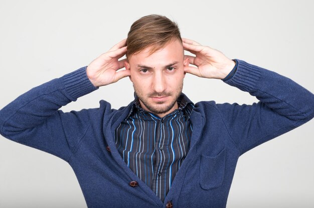 Photo bearded businessman with blond hair against white wall