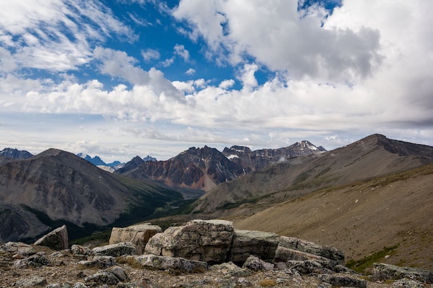 Beautiful bird's-eye view. the beauty of the mountains. Canadian mountains, clouds.