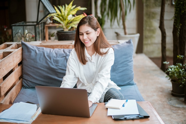 Beautiful business woman is working with her laptop computer in coffee shop 