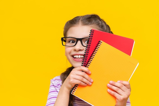 A beautiful girl loves to study and attend school The child loves to attend school very much