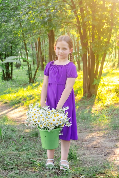 A beautiful girl with daisies walks in the summer PHOTOSESSION Happiness Walk Summer timexAxA