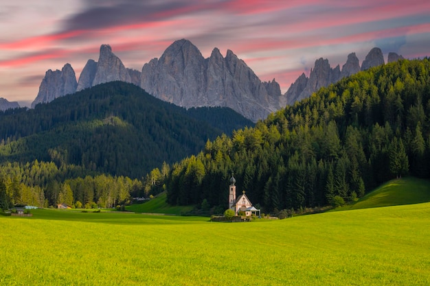 Photo beautiful landscape of italian dolomites near santa magdalena south tyrol italy