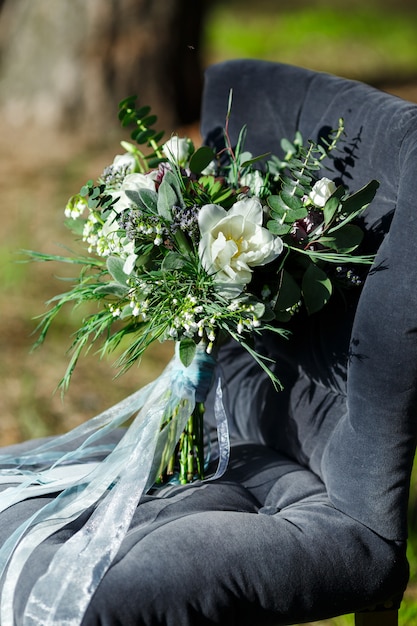 Beautiful modern lush bridal bouquet