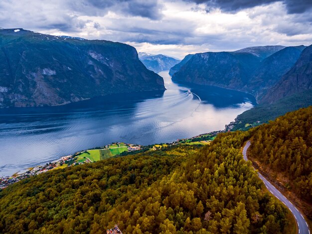 Photo beautiful nature norway natural landscape. stegastein lookout.