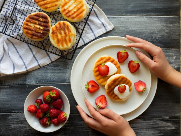 A beautiful presentation of a morning snack of cheesecakes with strawberries