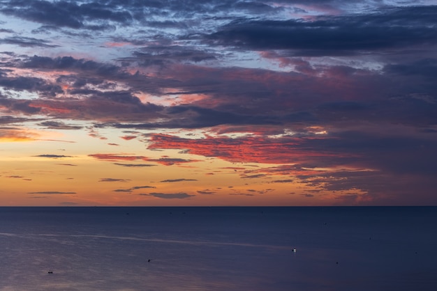 beautiful sunset sky and cloud on the sea